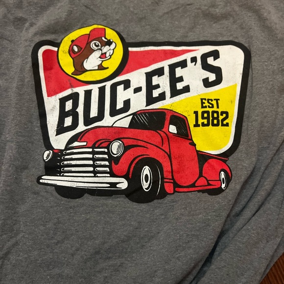 Mens gray buccees truck short sleeve shirt - Picture 3 of 3